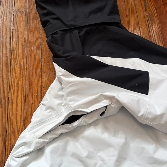 Mountain Hardwear Shell Jacket - Picture 11 of 15